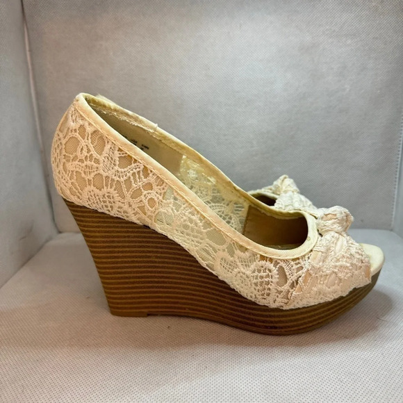 American Eagle Krissy Crochet Lace Peep Toe Wedge  Women Size 6.5 - Picture 3 of 11